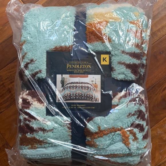 Pendleton King Size Blanket Sherpa Fleece Blue & Brown Multi Color NEW - Picture 3 of 8